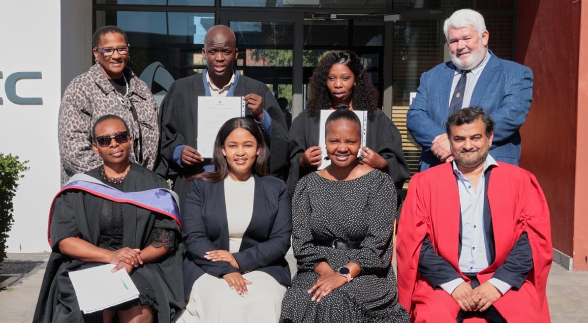 RIVIERSONDEREND LOCAL GRADUATES